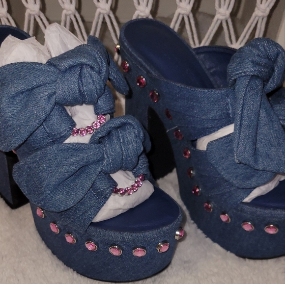 Sugar Thrillz Strike A Pose Denim Platforms - Picture 3 of 10